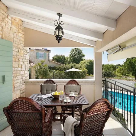 Holiday home Pietre Distria